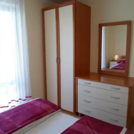 Daire In With Sea View, Balcony, Air Conditioning, Wifi 5153-1 Rogoznica (Sibenik-Knin)