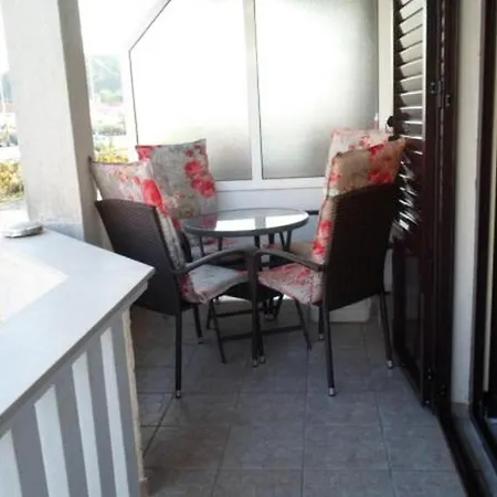 Daire In With Sea View, Balcony, Air Conditioning, Wifi 5153-1 Rogoznica (Sibenik-Knin)